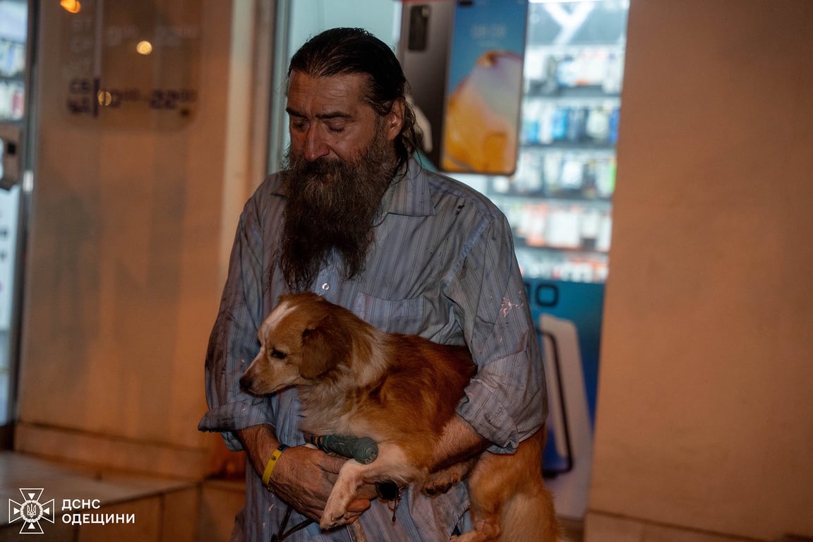 Вогонь у центрі Одеси — з’явилися фото з місця події - фото 5