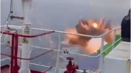 Моряки уничтожили катер хуситов в Красном море — видео - 285x160