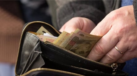 Максимальные пенсии в Украине — кому в десять раз урезали выплаты - 285x160