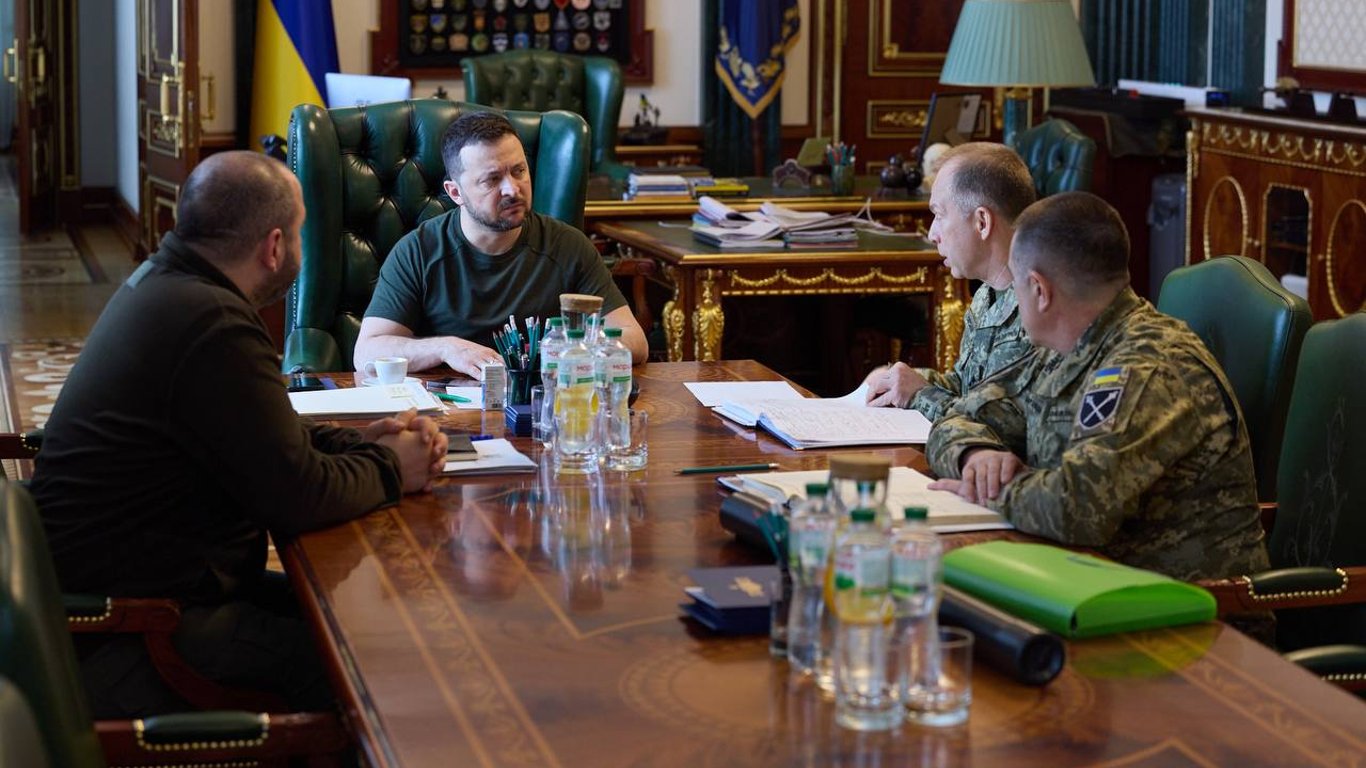 Зеленський пообіцяв більше української зброї і відповідей на російські теракти