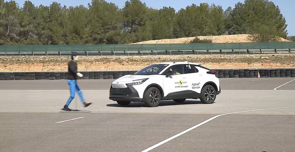 Краш-тест Toyota C-HR - какие преимущества и недостатки безопасности автомобиля - фото 1