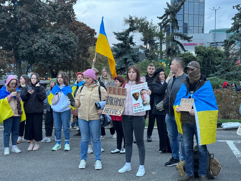 В Варшаве прошла акция в поддержку военнопленных — фото - фото 25