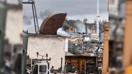 Во временно оккупированном Крыму горит вражеский корабль — подробности - 290x166