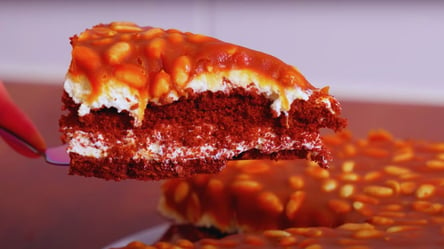 Рецепт неймовірно смачного торта снікерс за 15 хвилин — без випічки та без духовки - 285x160