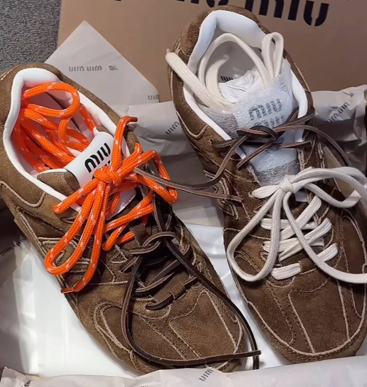 Замшеві кросівки в тренді цього року