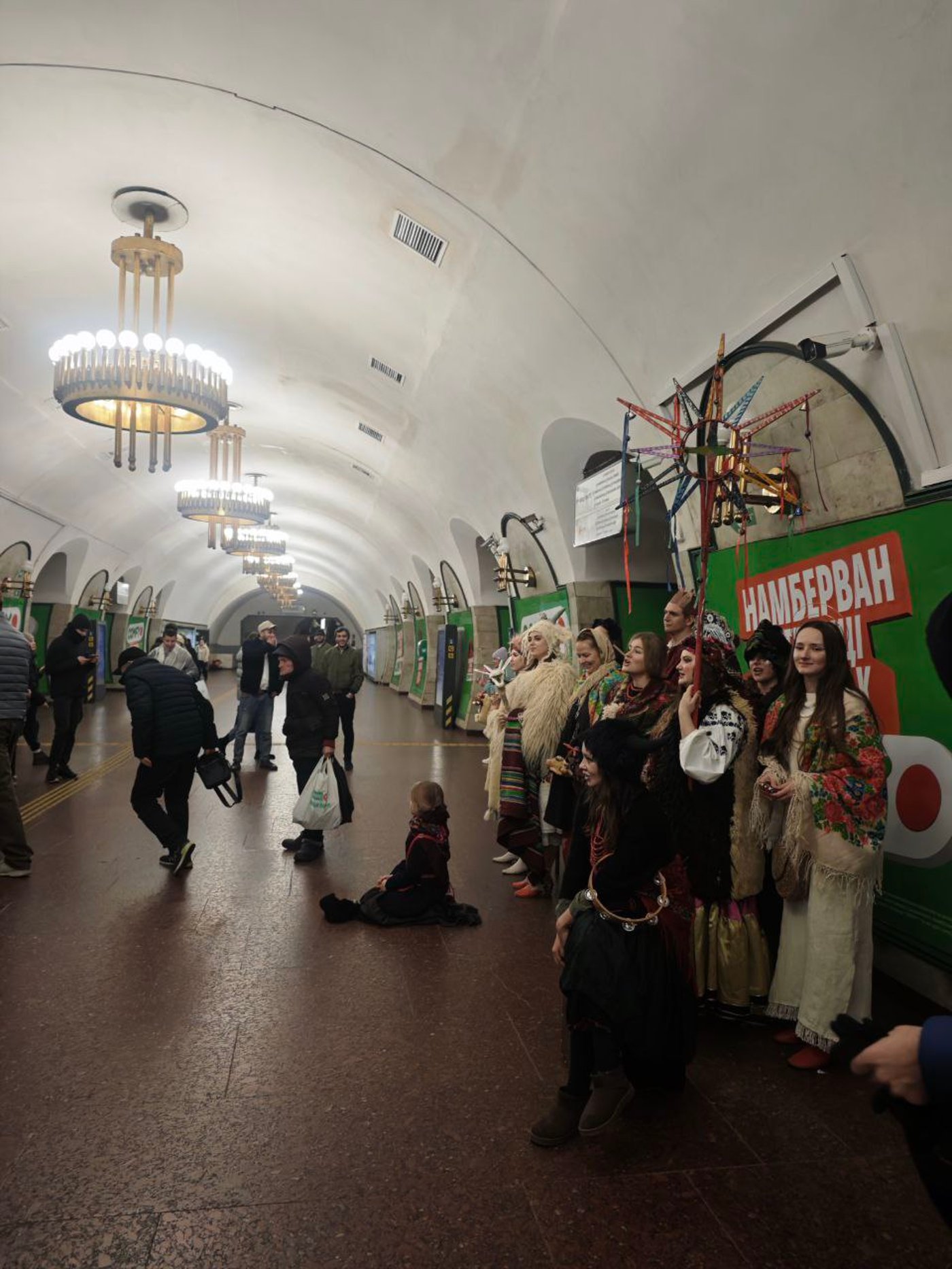 Колядки в метро у Києві 5 грудня