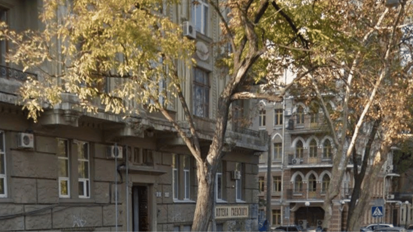 Квартира в пам'ятці архітектури біля моря — ціна в Одесі