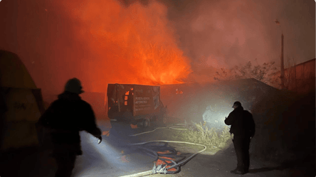 Внаслідок пожежі на складі у Дарницькому районі постраждали двоє людей, — Кличко - 285x160