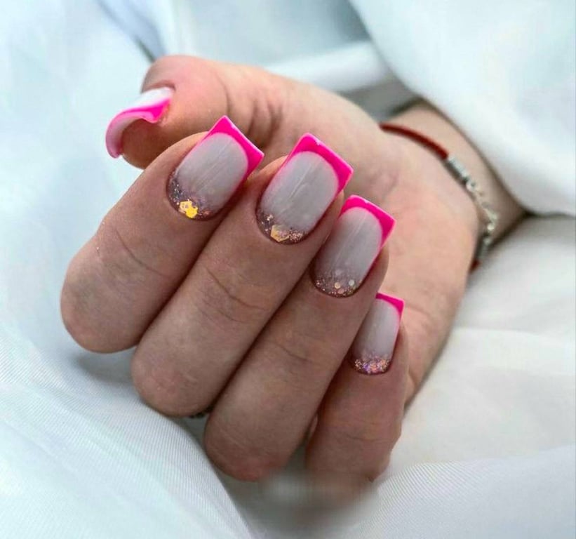 Френч на нігтях може мати різний вигляд