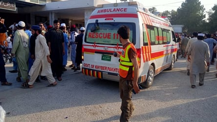 В Пакистане во время политического митинга взорвалась бомба: погибли десятки человек - 285x160