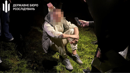 Во Львовской области чиновник организовал переправку уклонистов за границу — как его наказали - 290x160