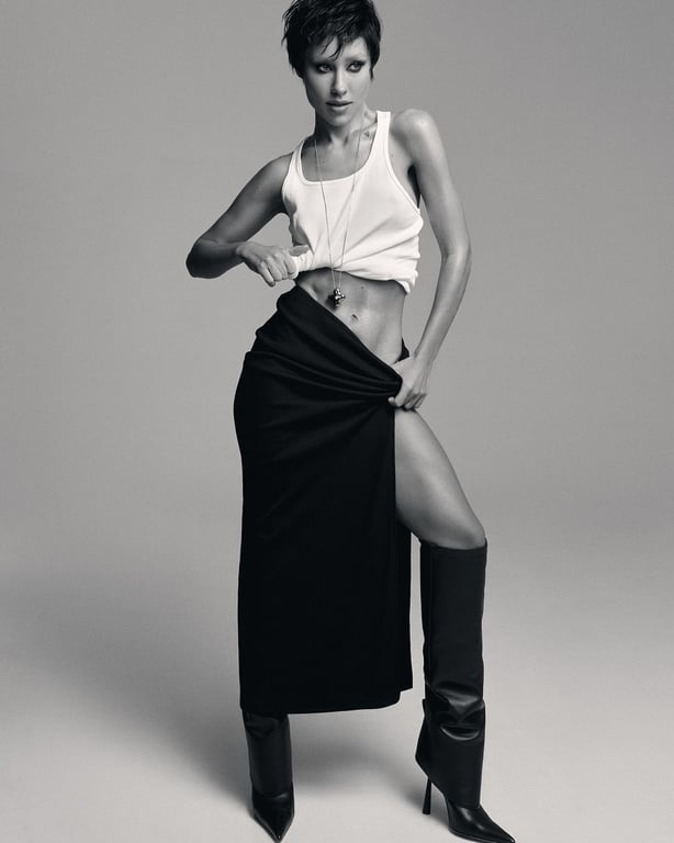 Дівчинка-пацанка — Даша Квіткова приміряла новий сміливий образ із короткою зачіскою - фото 1