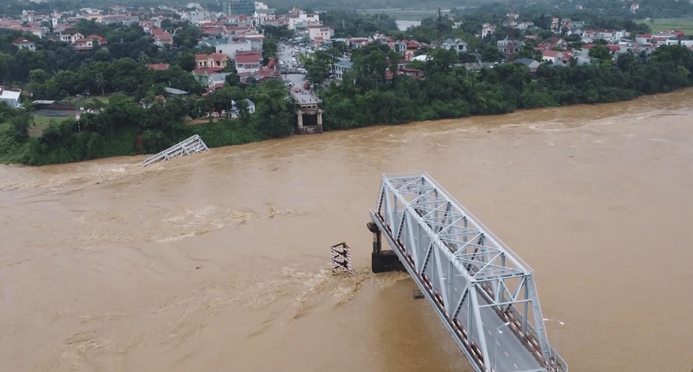 У В'єтнамі тайфун пошкодив сотні підприємств, зокрема постачальників деталей для Apple і VinFast - фото 3