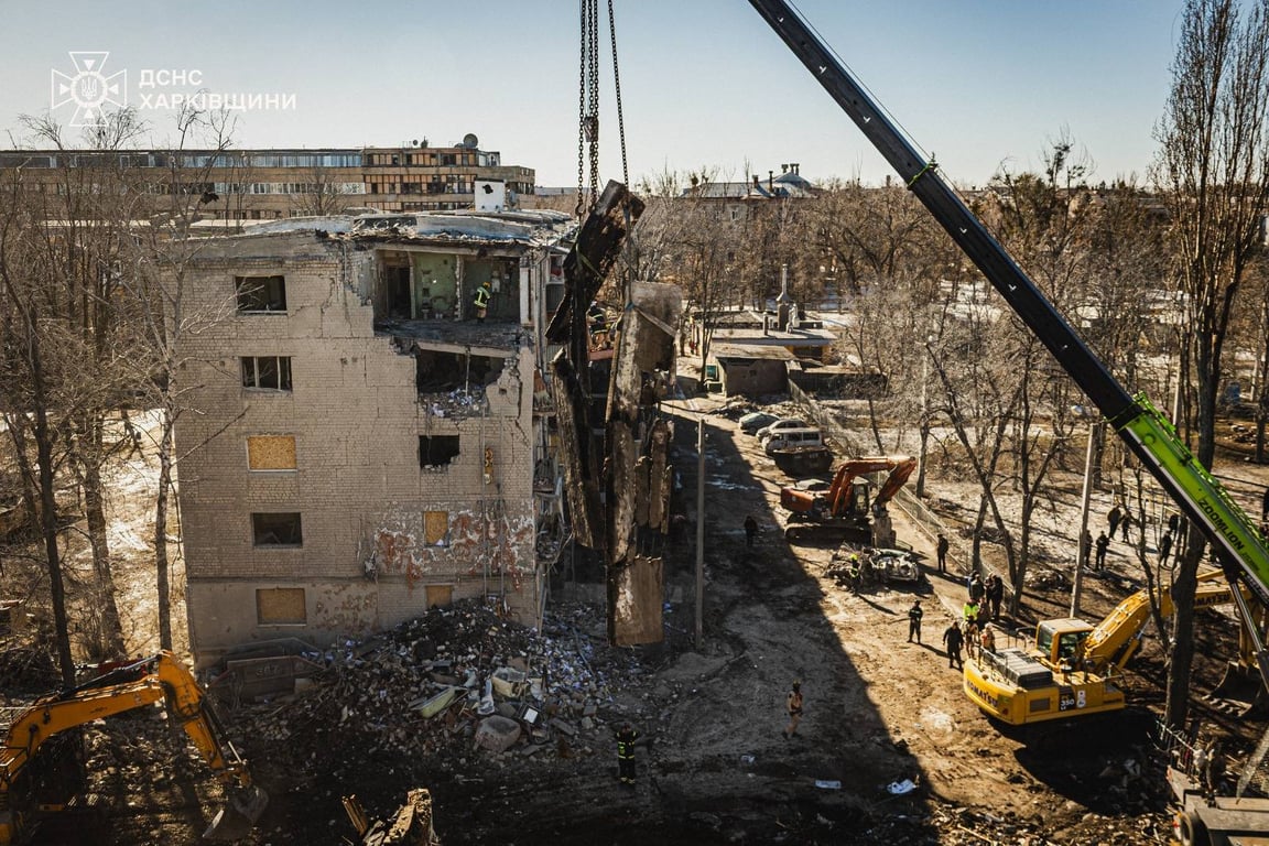 У Харкові досі шукають під завалами людей після ракетного удару 7 березня
