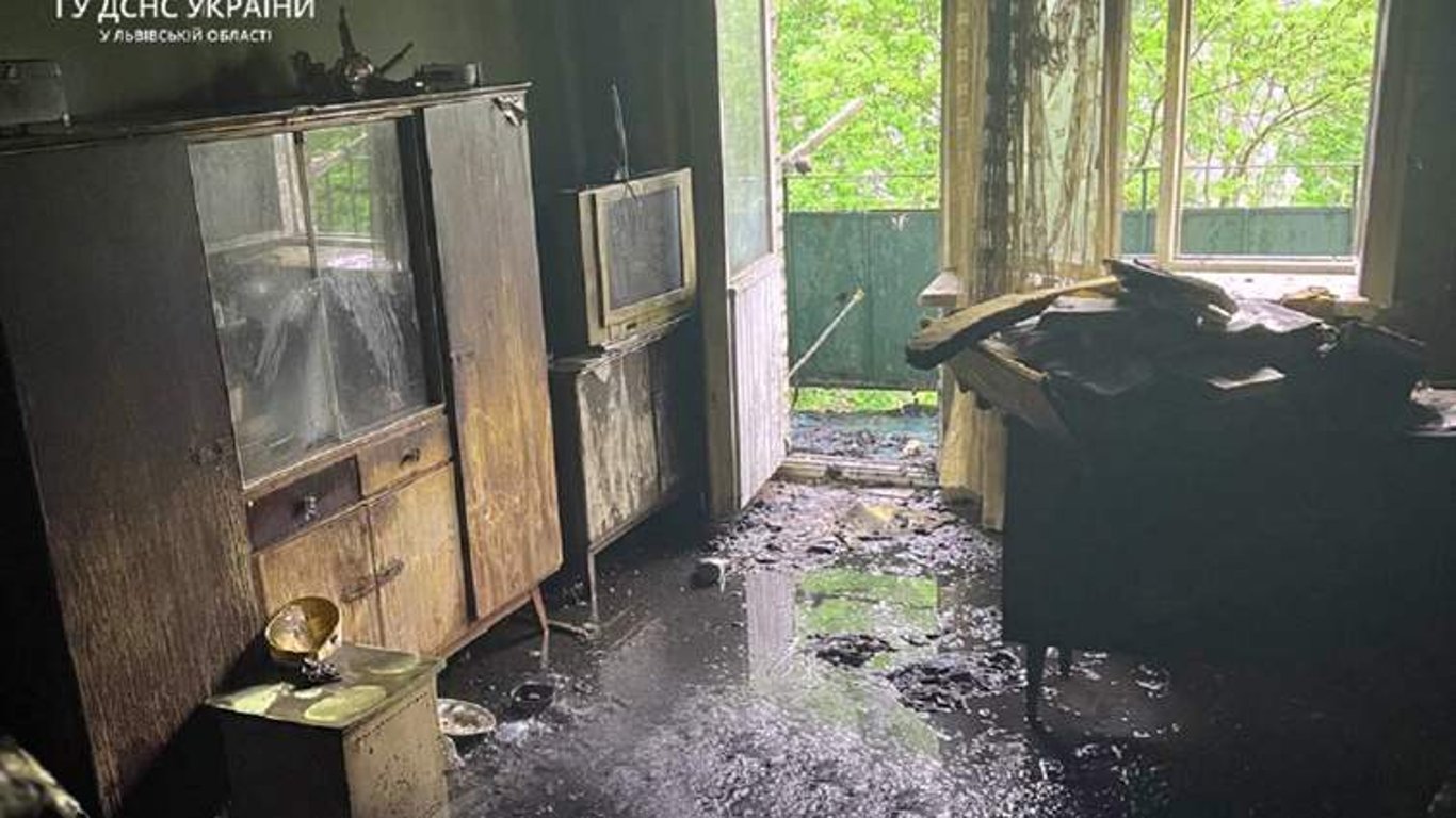 Во время пожара во львовской многоэтажке погибла женщина