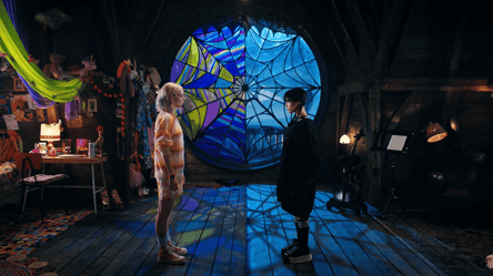 Фанати підозрюють роман — чи можливі почуття між Венсдей та Енід - 285x160