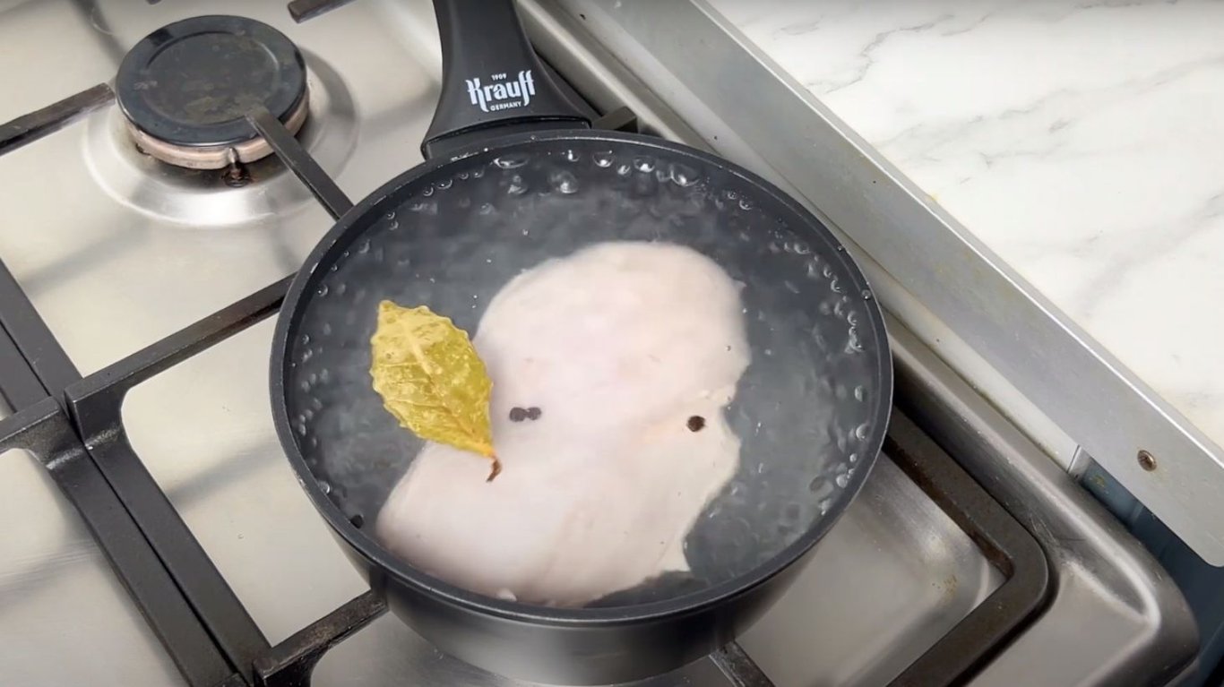 салат з курячим філе 