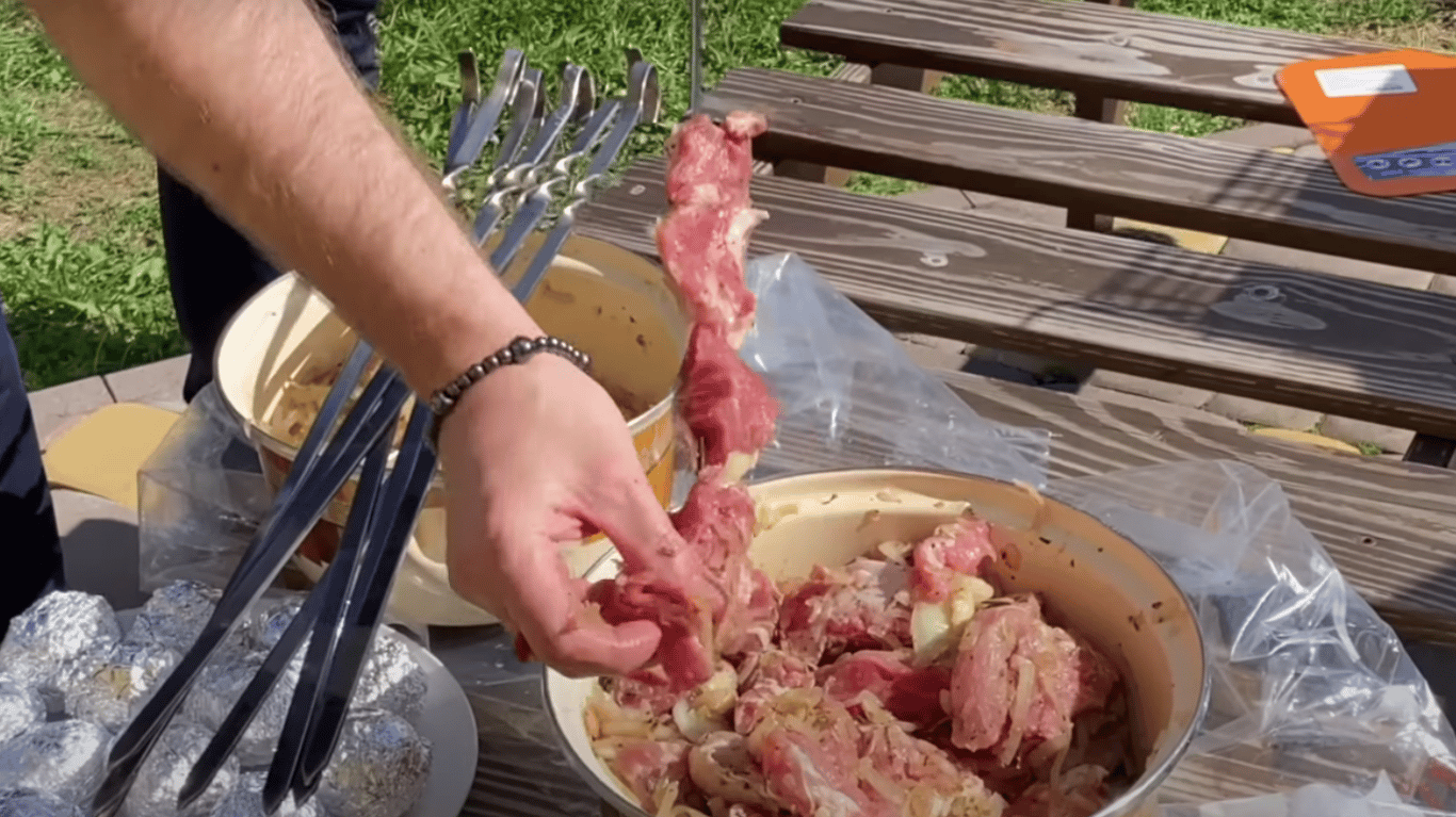 соковитий шашлик зі свинини, правильний рецепт від шеф-кухаря