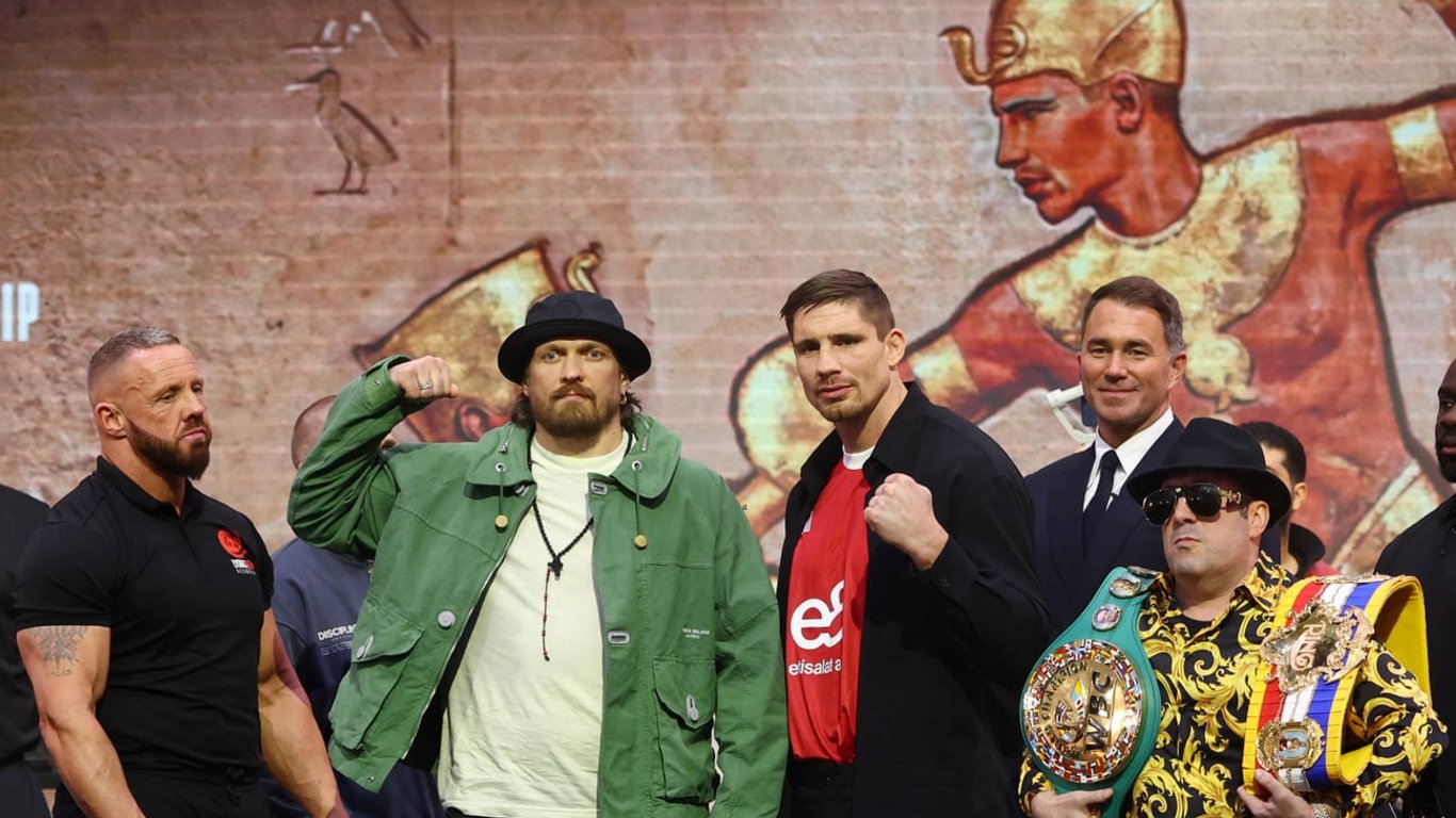 Джейк Пол зібрався битися з Усиком за правилами ММА