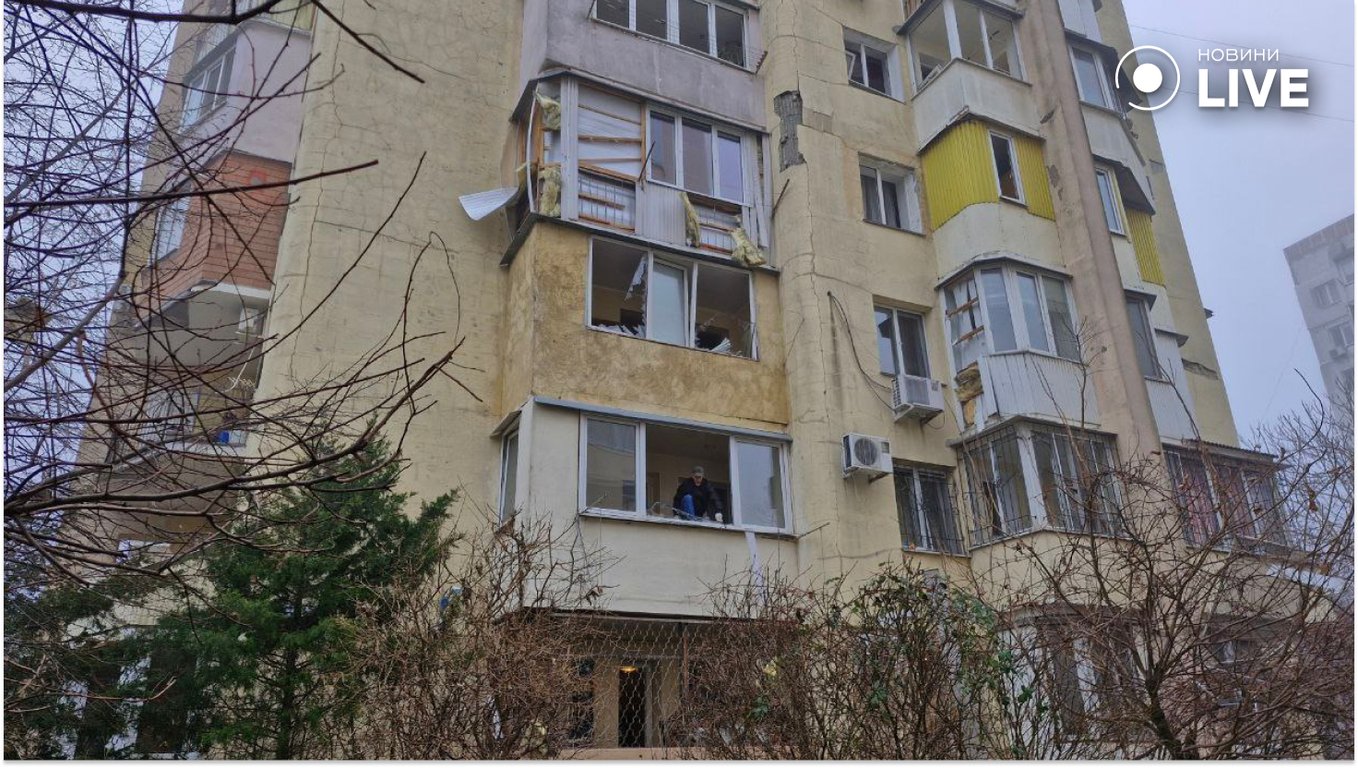 Вікна у будинках вибило вибуховою хвилею.