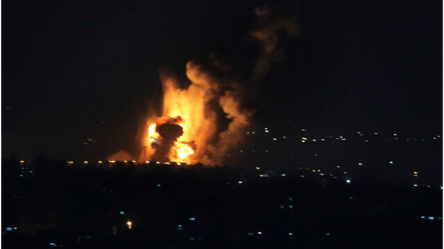 ХАМАС наносит удары по Сектору Газа в ответ на дневные обстрелы. - 285x160