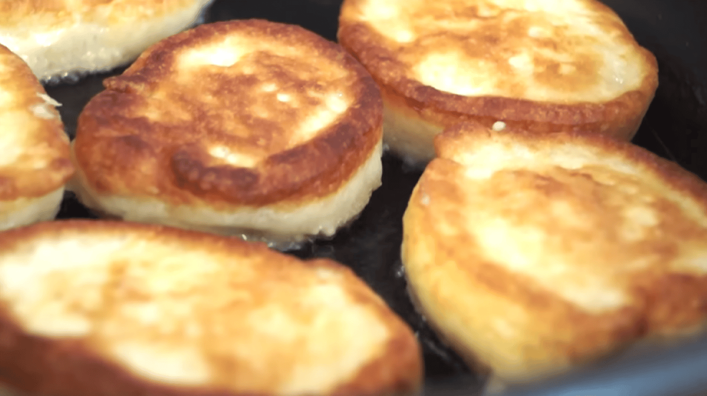 Пишні оладки на кефірі без дріжджів - рецепт