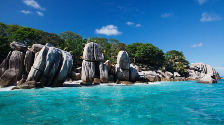 Містична таємниця острова Анжуан. Вчені розповіли про "неможливі" камені - 285x160