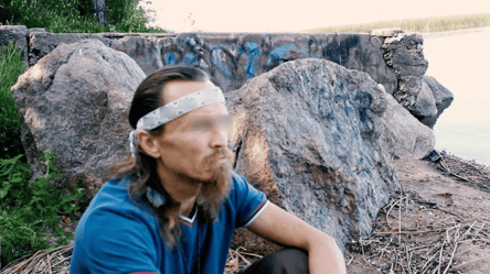 Росіянина покарали за підпис у паспорті - 285x160