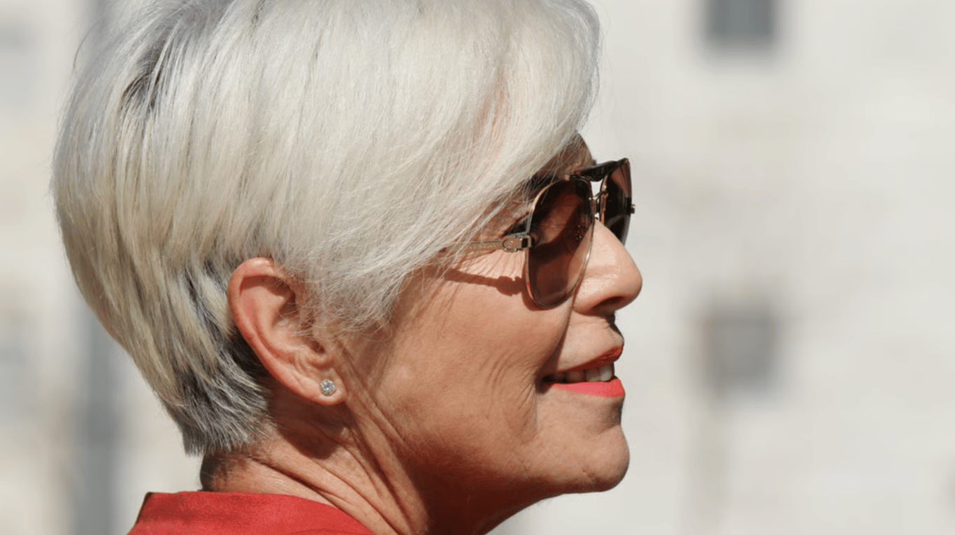 Что носить после 50 лет, чтобы выглядеть стильно и младше - фото 1