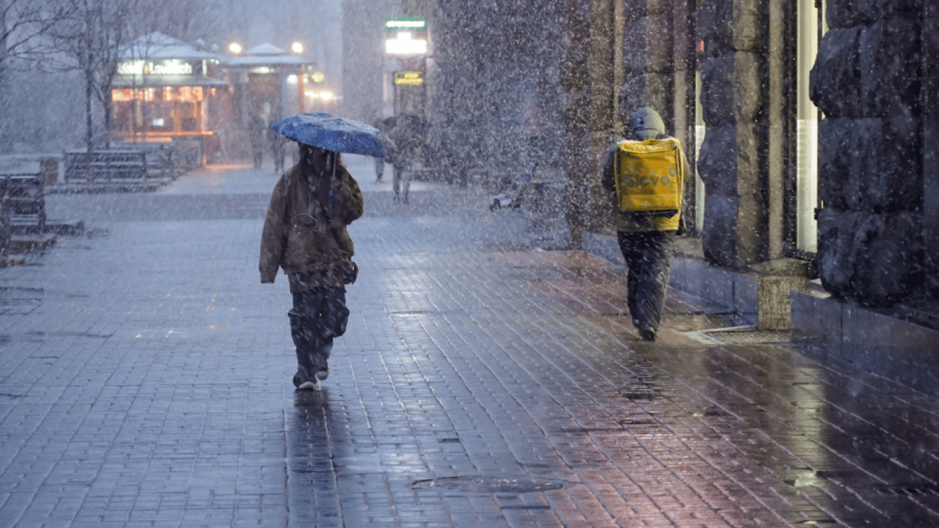 Навалить до 50 см снігу — жителів Києва та області попередили про потужну негоду