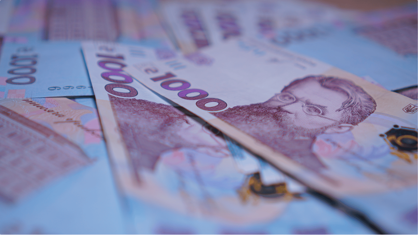 Выплаты по уходу за больным ребенком: в ПФУ назвали суммы в апреле