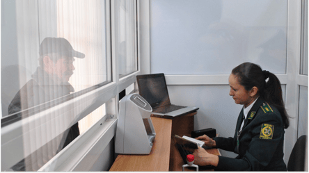 Виїзд за кордон — без чого українців можуть розвернути у серпні - 285x160