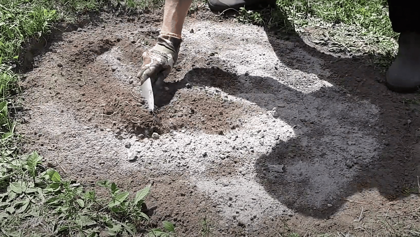 Подготовка грунта к пересадке ирисов