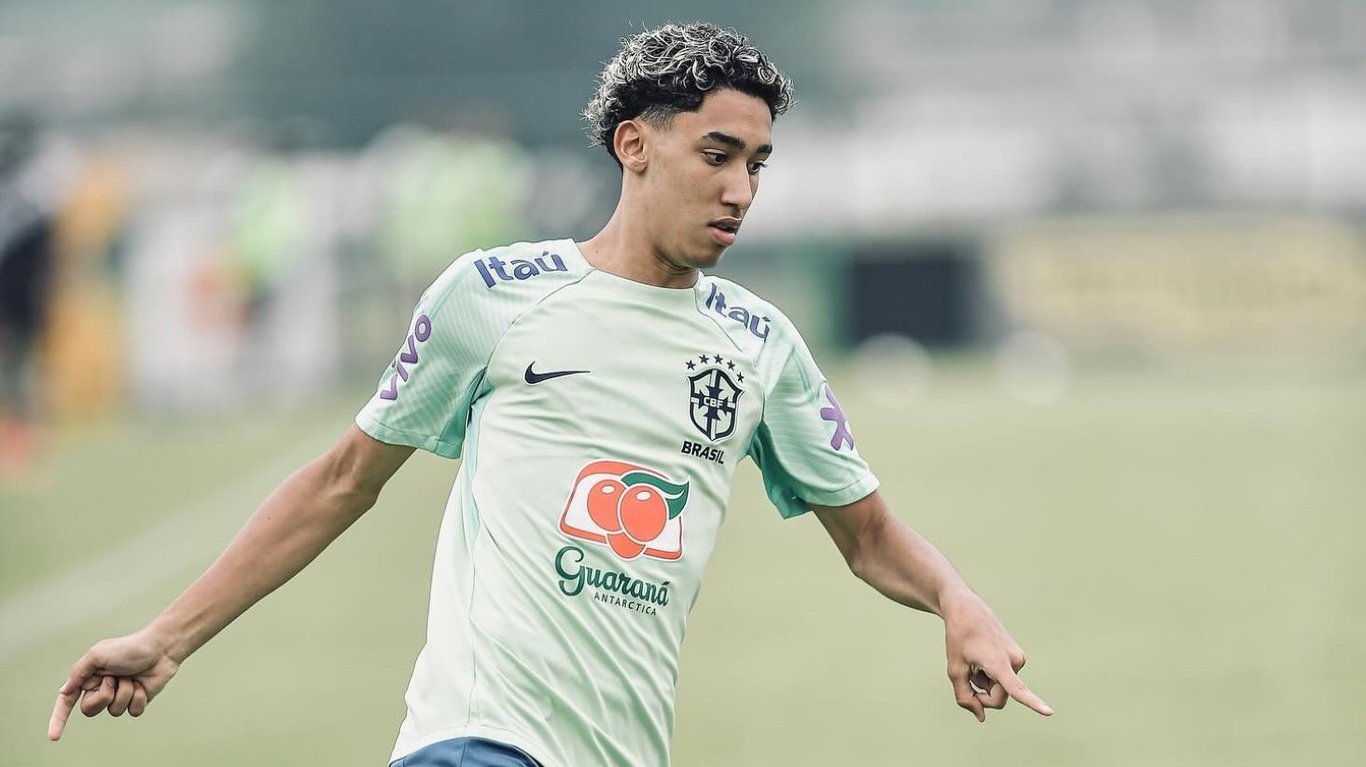 Изаки (футболист)