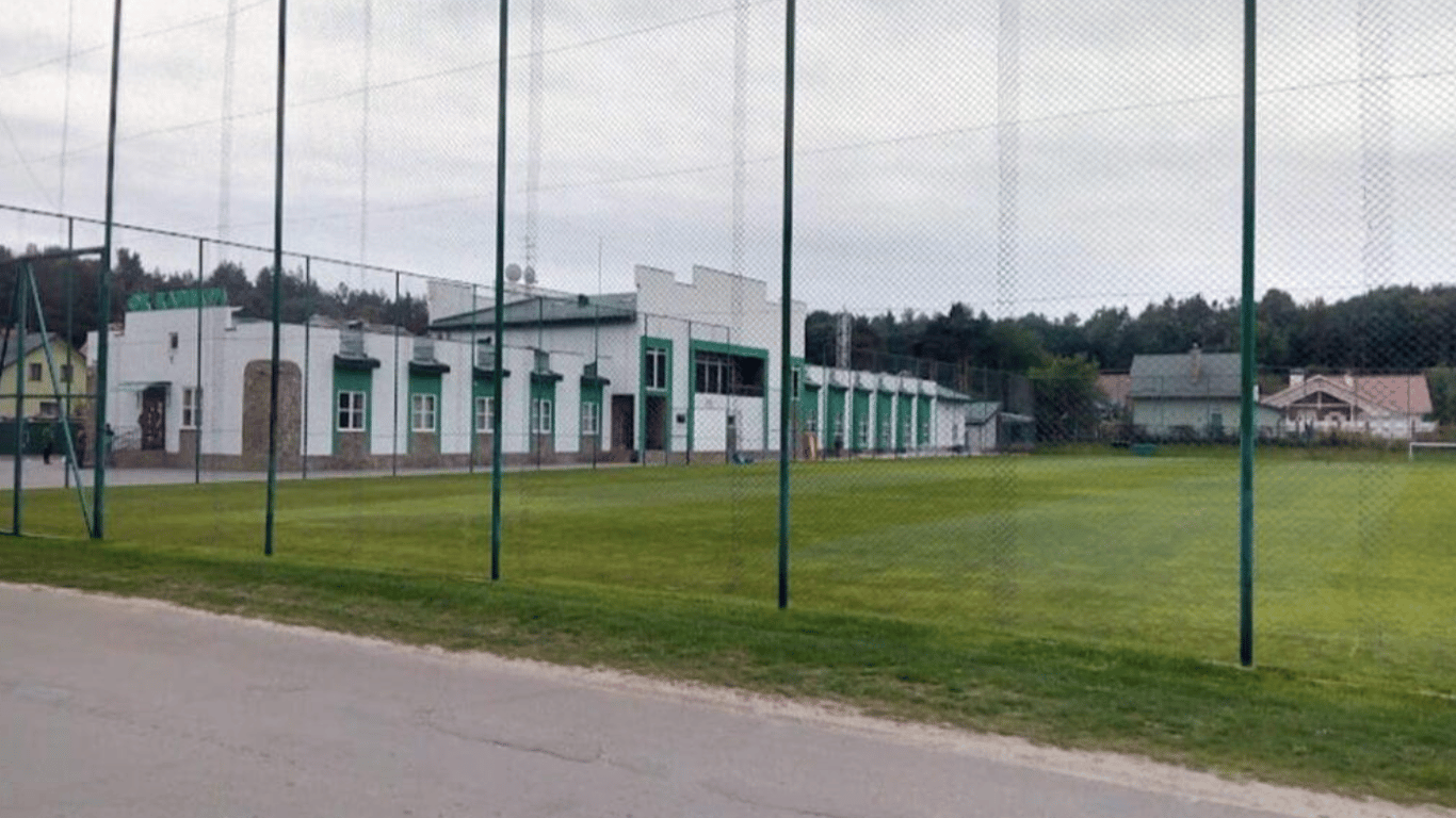 На Львівщині на місці колишньої бази ФК "Карпати" збудують приватну школу