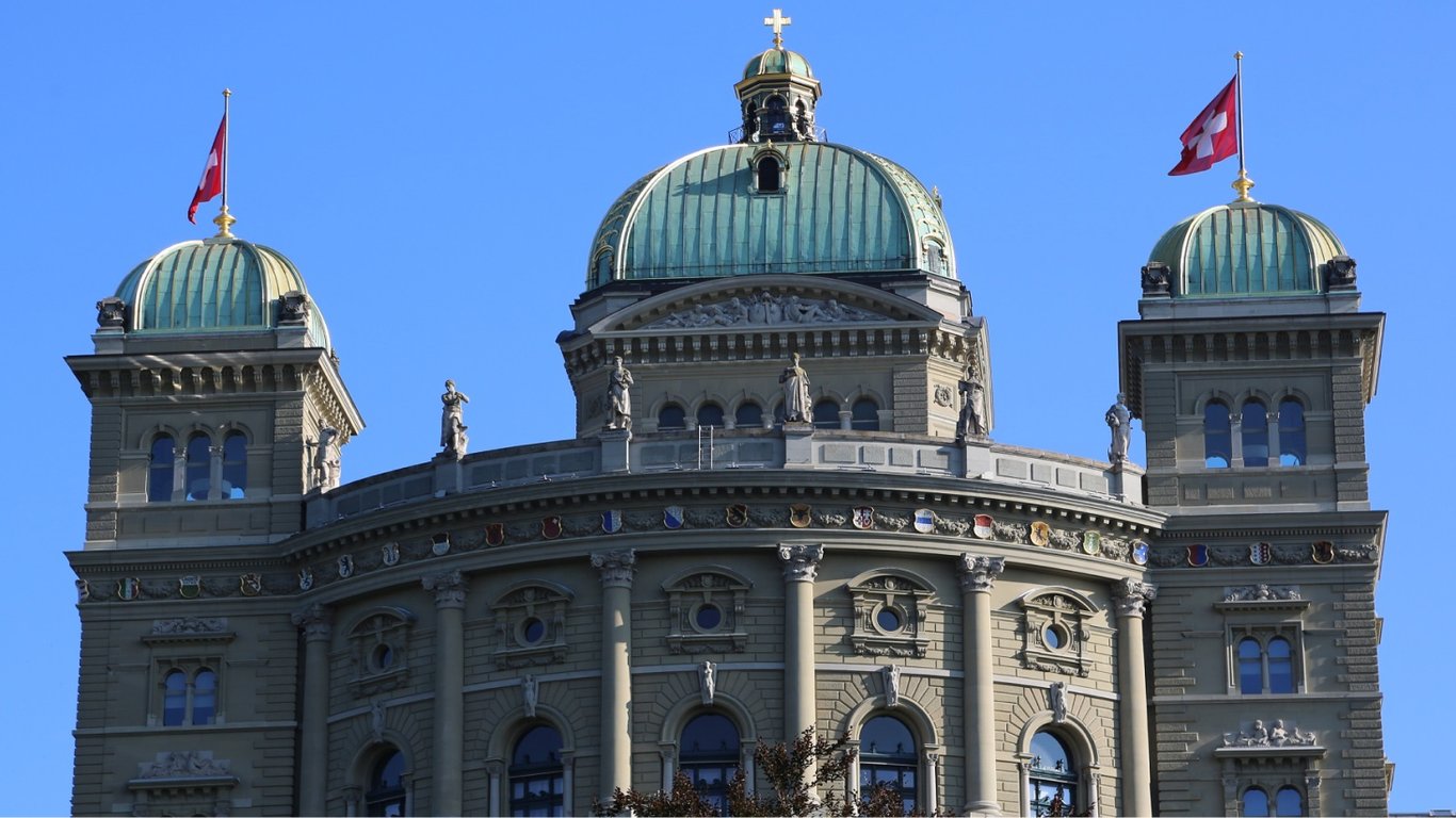 У здания парламента Швейцарии задержали подозрительного мужчину