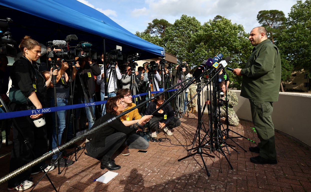 Рустем Умеров перед журналистами в Рамштайне