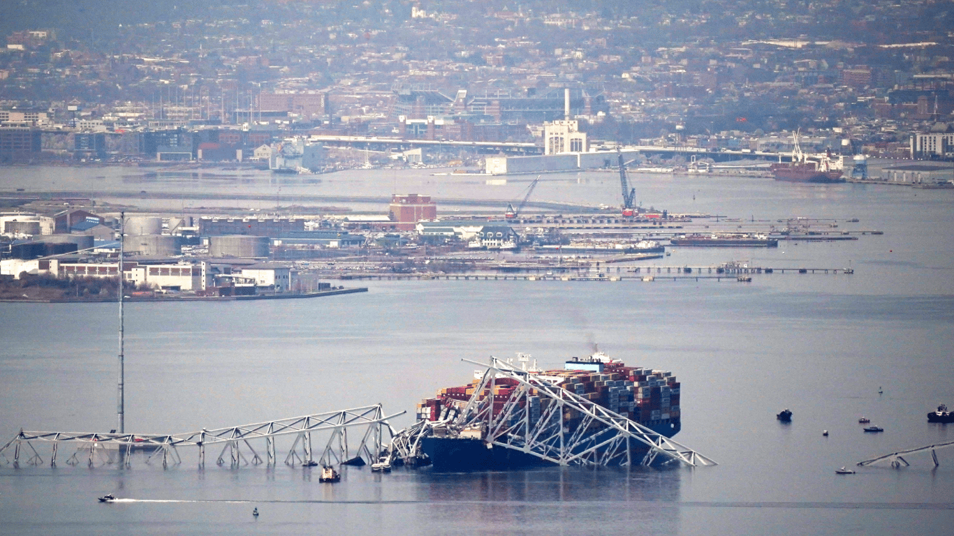 В американском порту Балтимор обрушился мост после удара судна