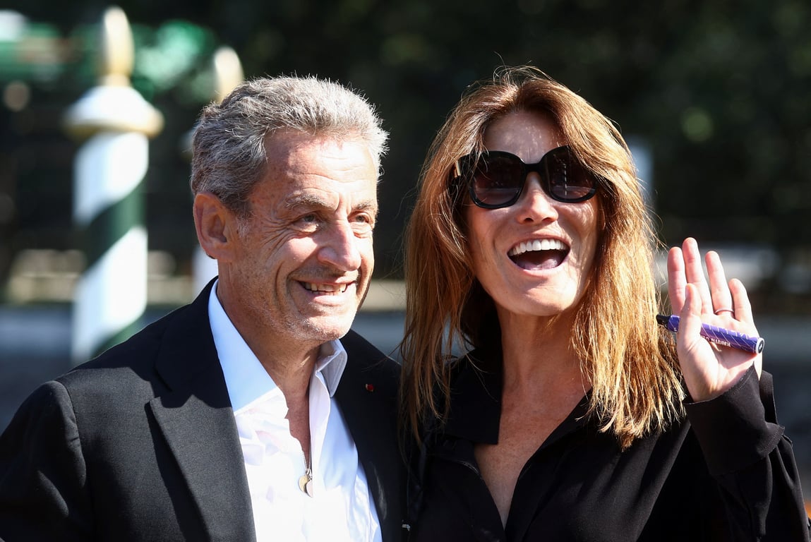 Розкішна Карла Бруні засліпила гламурним виходом на Венеціанському кінофестивалі - фото 1