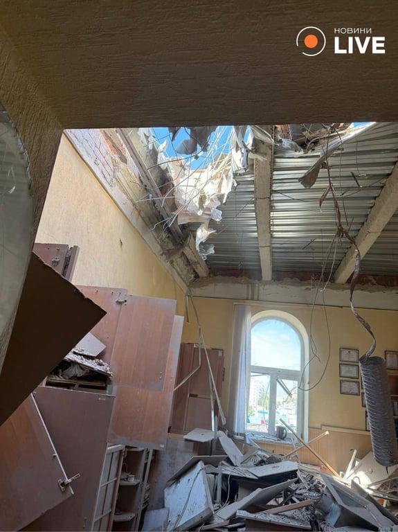 РФ атаковала историческое здание в Харькове — куда попали - фото 1