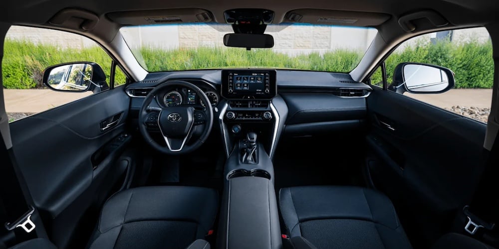 Інтерʼєр Toyota Venza 2021 року.