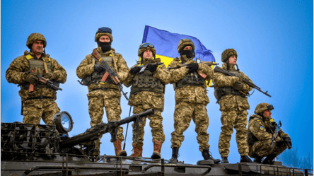Салютируя и с флагами: британские военные провели украинских защитников на фронт - 285x160