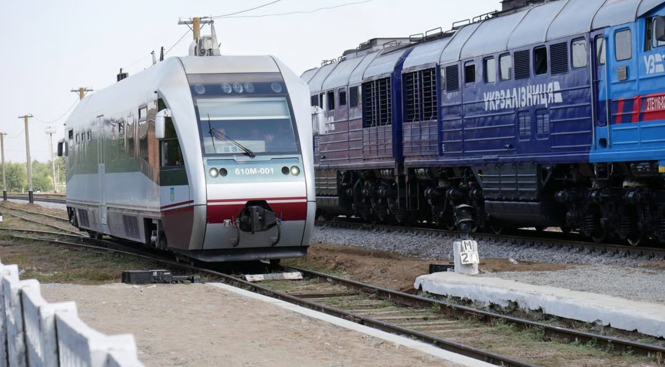 "Укрзалізниця" додала швидкісний потяг до Карпат — маршрут - фото 1