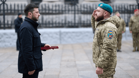 Зеленський нагородив ракетників та артилеристів — відео - 290x160