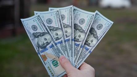 Символ звезды на купюре — почему такие доллары выгоднее покупать - 285x160