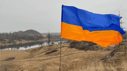 В оккупированной Макеевке на Донетчине подняли украинский флаг - 285x160