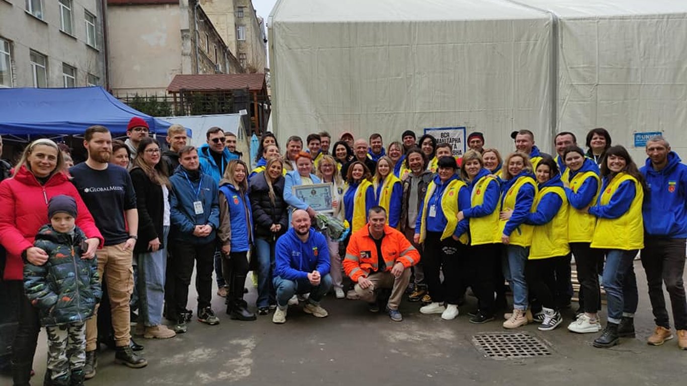 Крупнейшему в Украине волонтерскому центру год