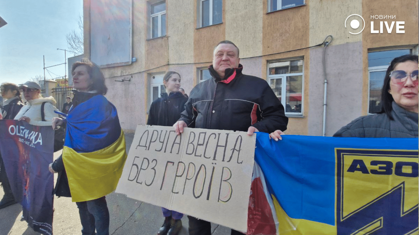 FreeAzov — в Одессе прошла акция в поддержку украинских военнопленных - фото 3