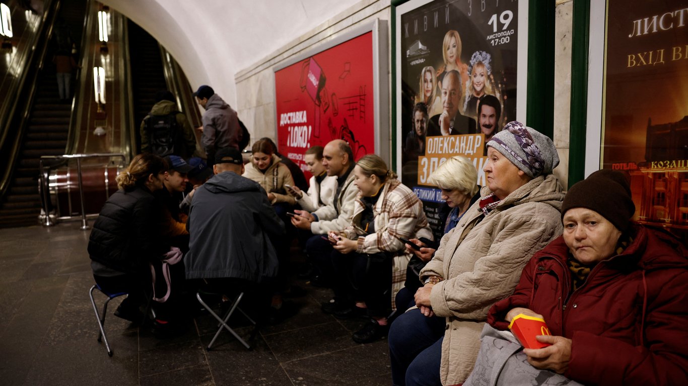Никитюк в туалете, Дантес в метро — реакция звезд на ракетную атаку на Киев