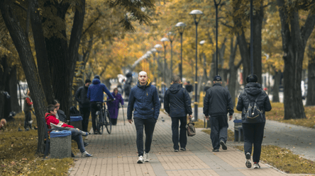 Дощі та заморозки — синоптики попереджають низку областей завтра - 285x160